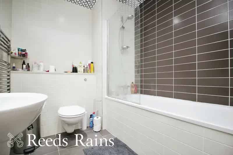 Spacious Studio Apartment Albert Dock Views Liverpool City Centre No Onward Chain
