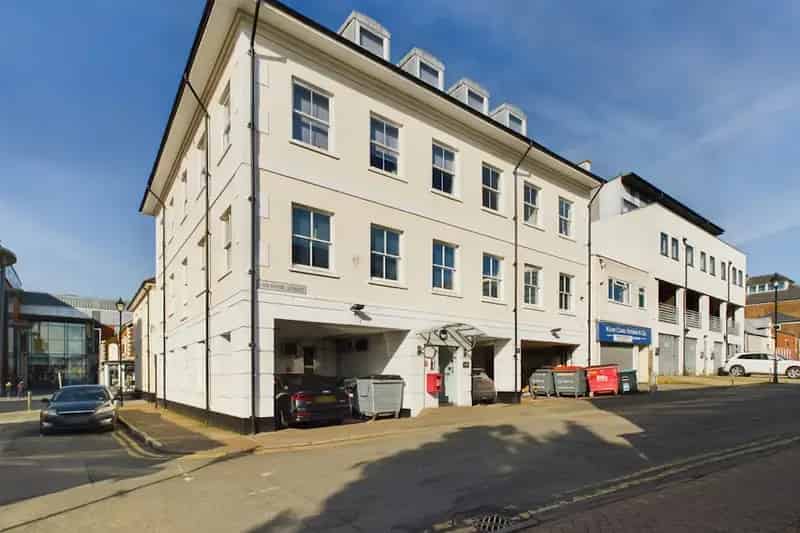 One Bedroom Apartment Ashford Town Centre High Spec Modern Apartment