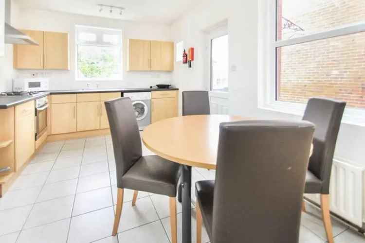 4 Bedroom Detached Student House with Garden