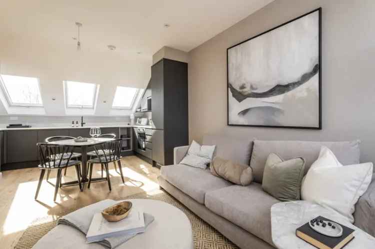 2 Bedroom Penthouse Apartment for Sale in London