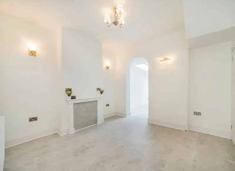 One Bedroom Garden Flat Near East Ham Tube