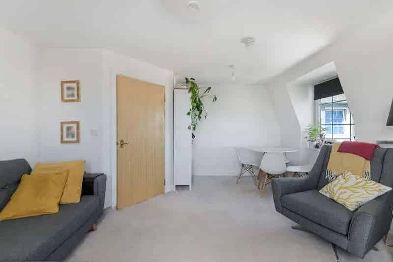 2 Bed Flat for Sale with Roof Terrace