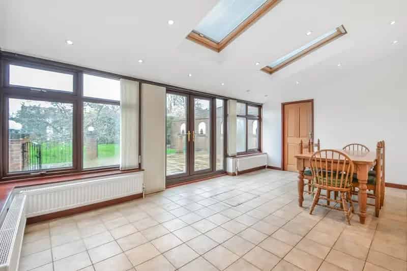 4 Bedroom Detached House with Self Contained Annexe
