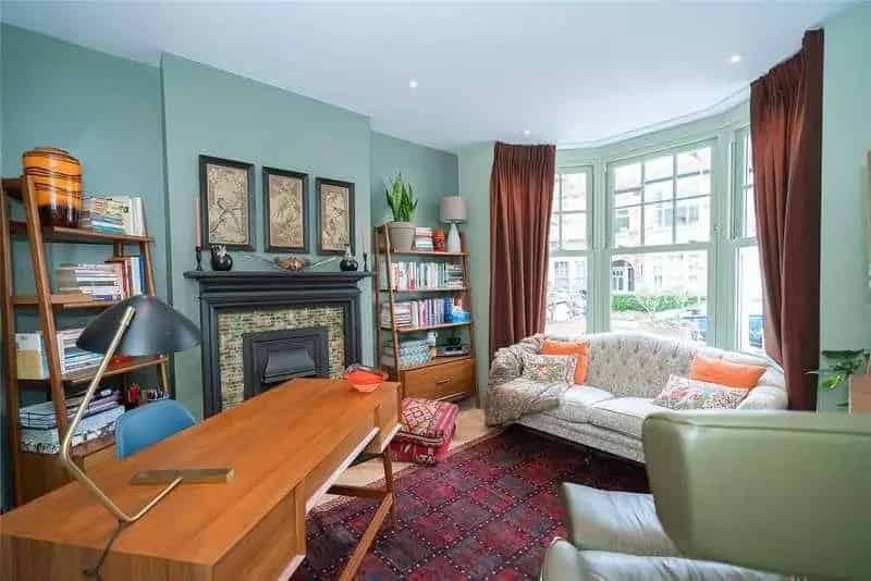 2 bed flat for sale
