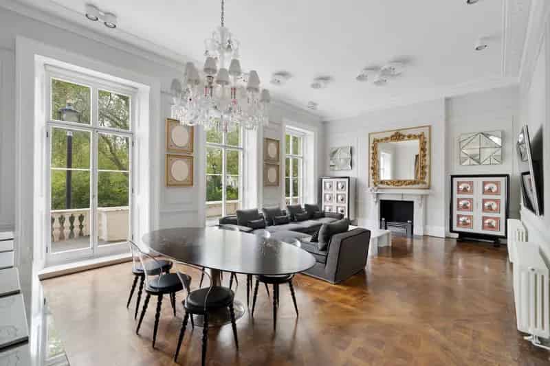 1561 sq ft Lateral Property in Historic Residential Building
