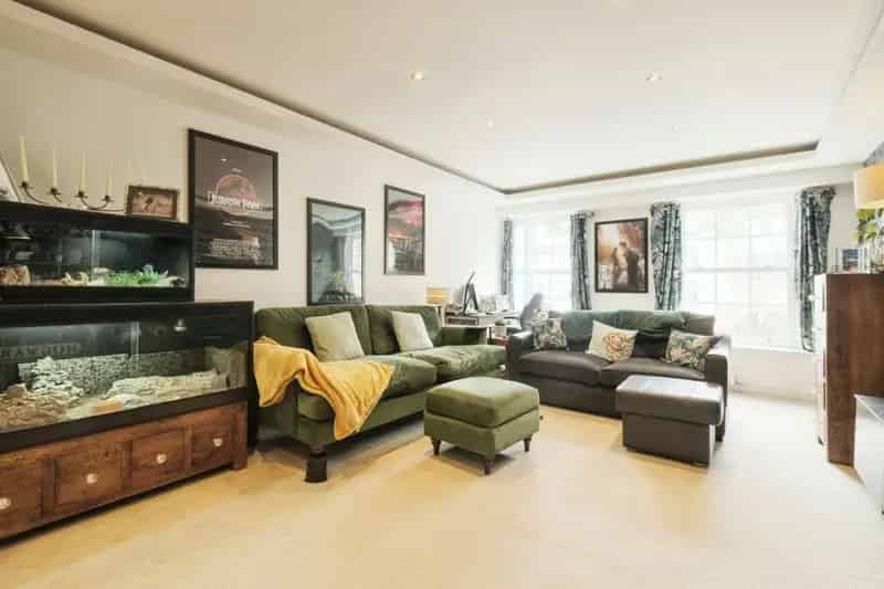 2 Bedroom Town Centre Apartment High Specification Stylish Interior