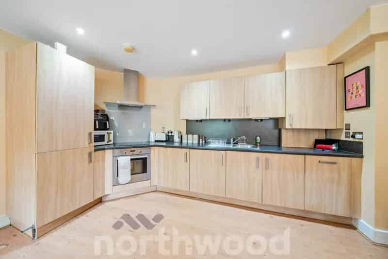 Ground Floor Apartment in Worcester  2 Double Bedrooms Allocated Parking