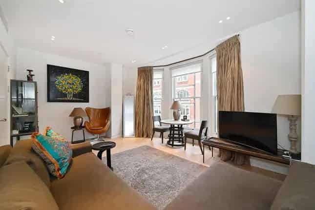 Mayfair Apartment for Sale 2-Bedroom 2-Bathroom 721 sq ft