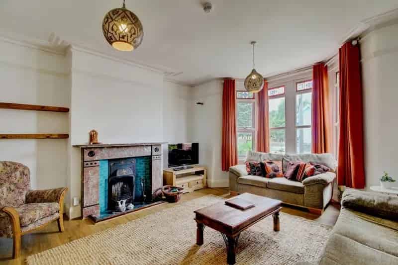 Spacious Flat near Arnos Park with Private Courtyard