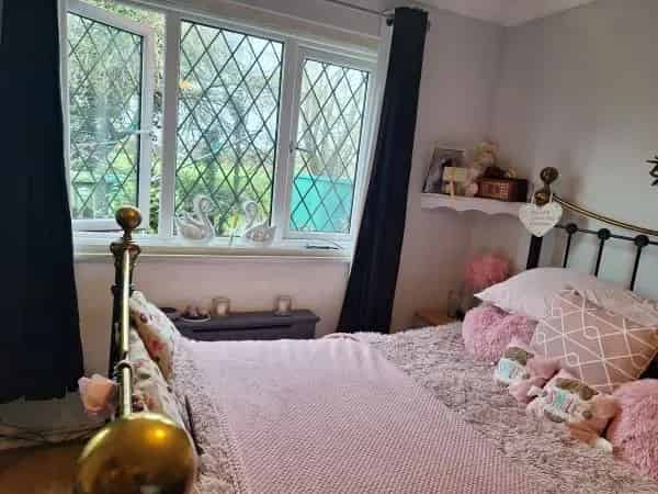 One Bed House Near Shops and Doctors