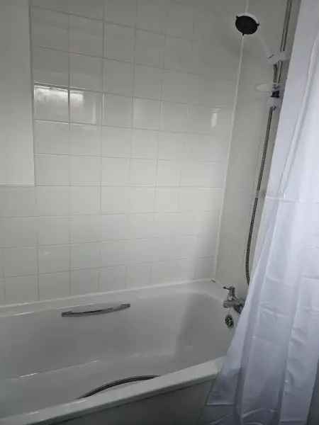 1 Bedroom Property with Shower, Bath, and Openable Windows