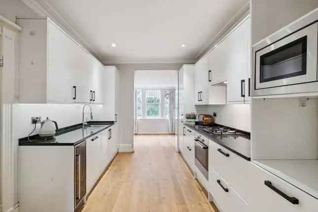 Terraced house to rent in Brompton Square, London SW3