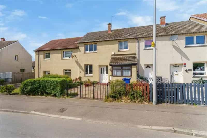 3 Bed House - Terraced with Large Garden - Modernisation Required