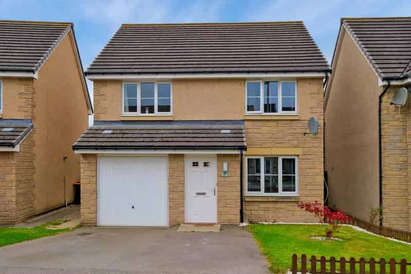 4 Bedroom Detached House in Osprey Village Inverurie