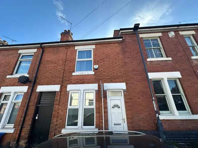 2 Bedroom Terraced House To Rent