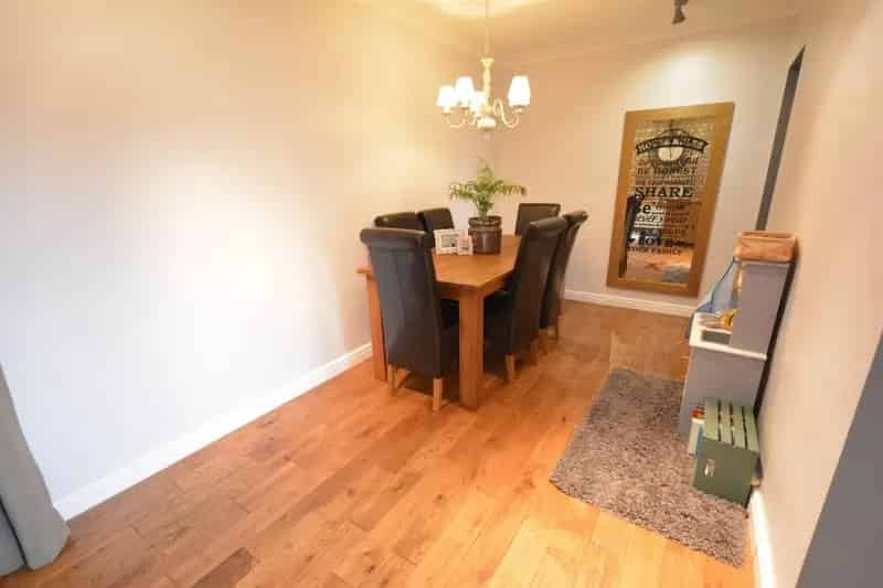 Stunning Four Bedroom Family Home with Summerhouse