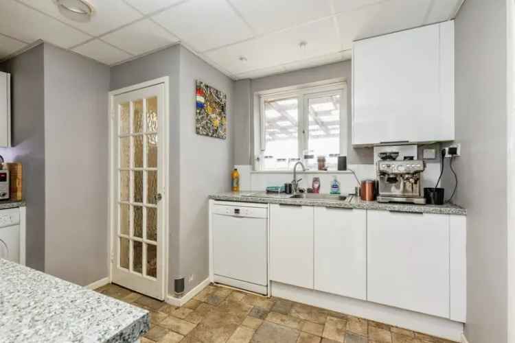 3 Bed Terrace House Near Shirehampton Primary School