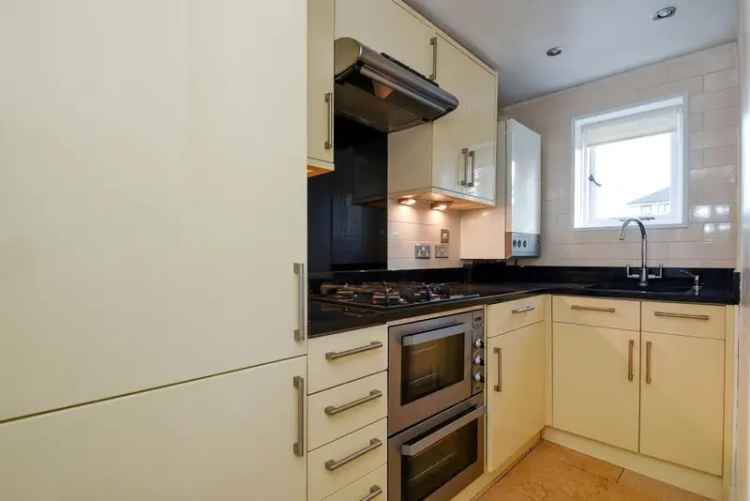 One Bedroom Flat Chiswick Private Garden Access Furnished Near Gunnersbury Station