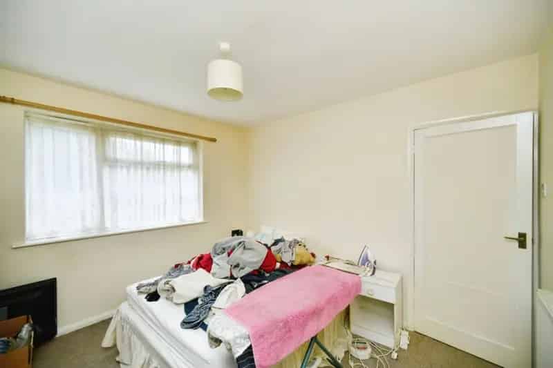 3 Bedroom End Terrace House For Sale