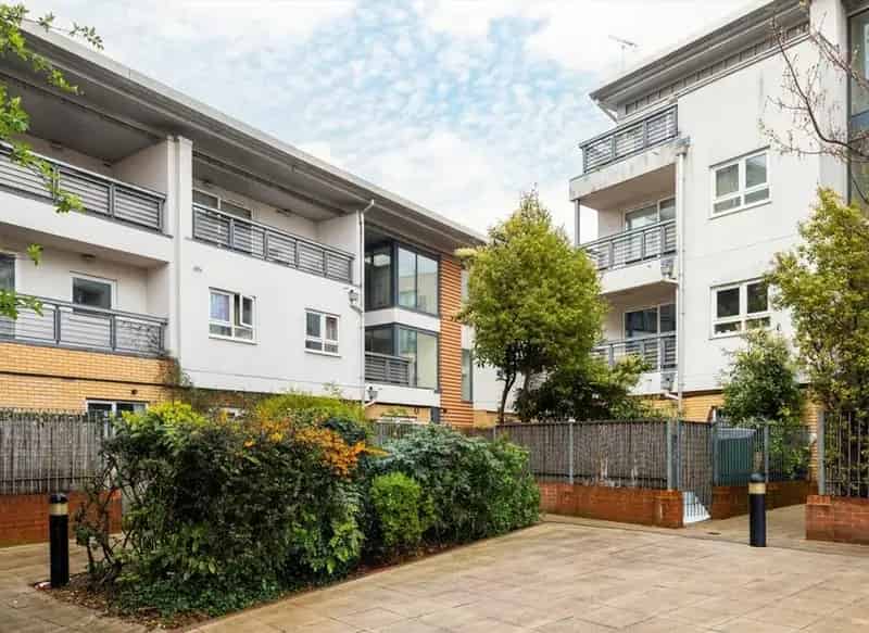 2 Double Bedroom Apartment Cottrill Gardens Chain Free Parking