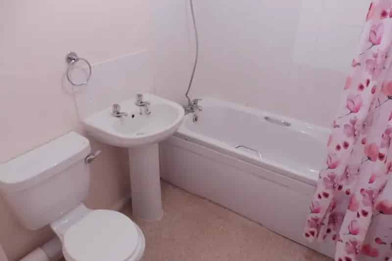 Three Bedroom Semi Detached House Boston