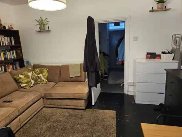 2 Bedroom Maisonette Near Wandsworth Town and Clapham Junction