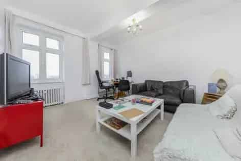1 room flat of 91 m² in London