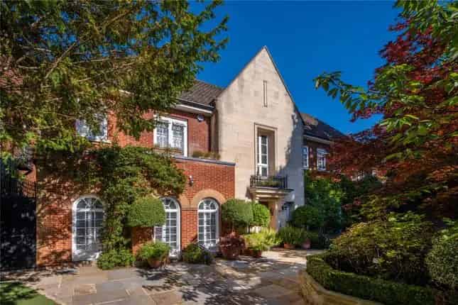 5 Bedroom Detached House for Sale in Hampstead NW3