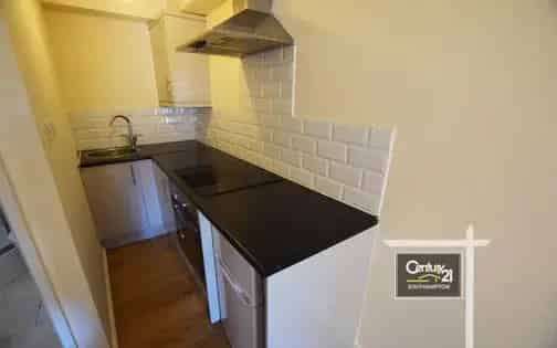 16m² Studio Flat in Southampton Portswood Close to University