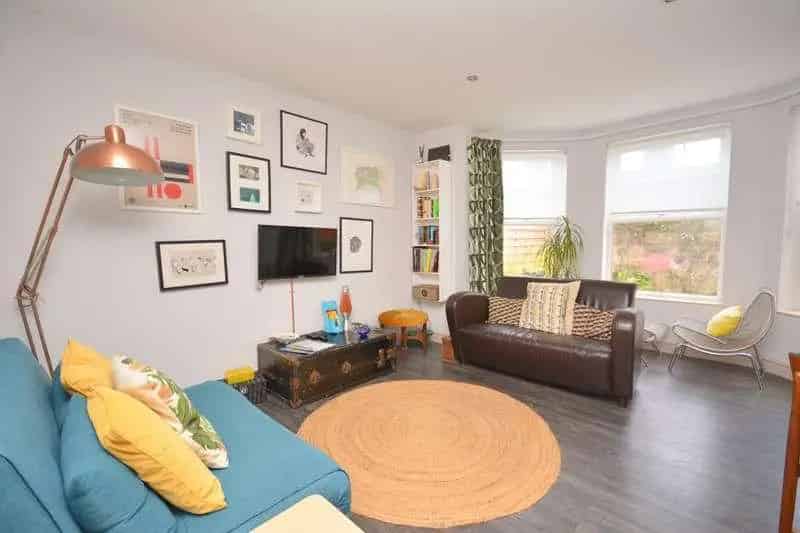 2 Bed Flat for Sale