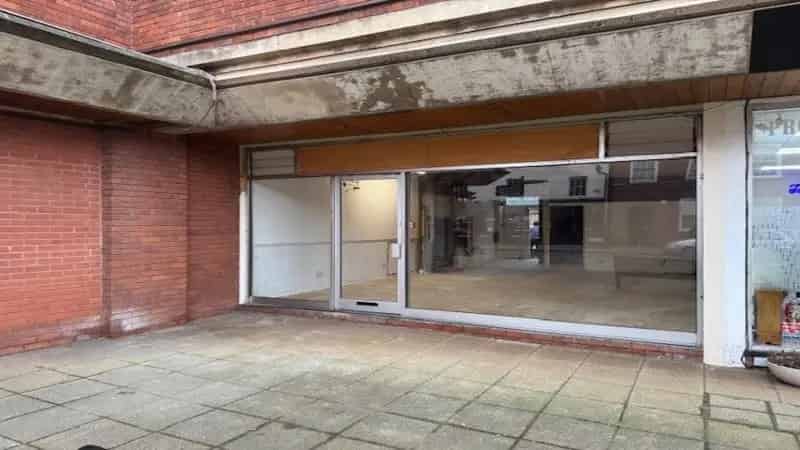 Lock-up Shop High Street Biggleswade 586 sq ft
