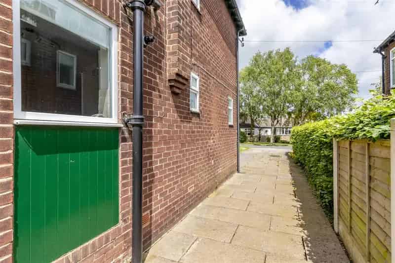 3 Bedroom Semi-Detached House to Rent
