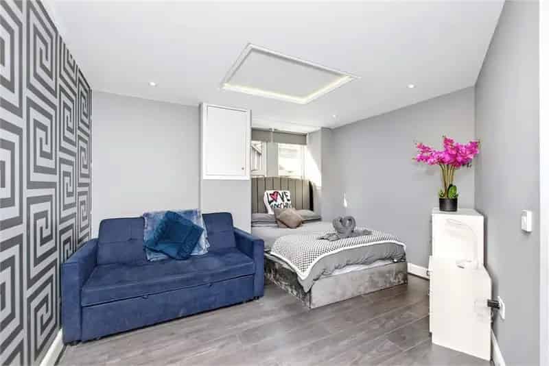 3 Bed Flat Dalry City Centre Lower Ground Floor with Jacuzzi