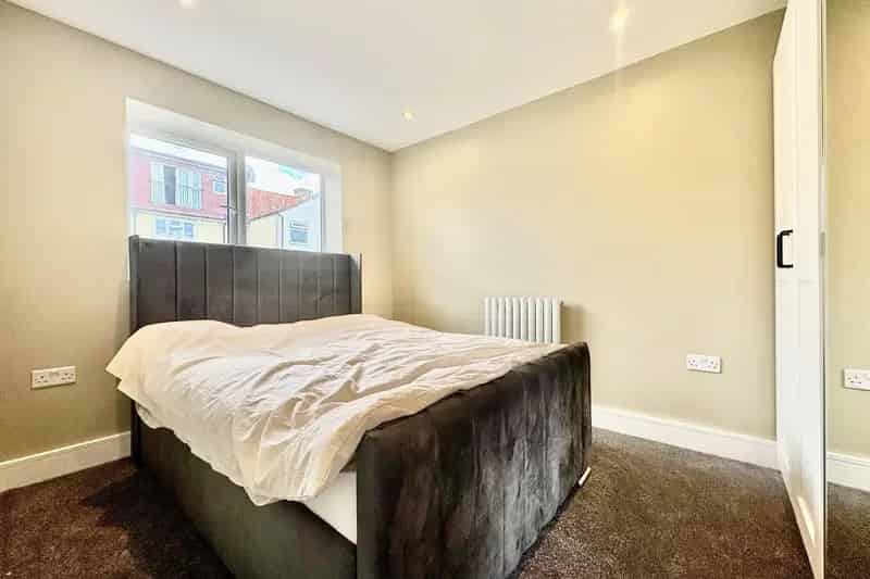Furnished Annexe near Rye House Station - All Bills Included