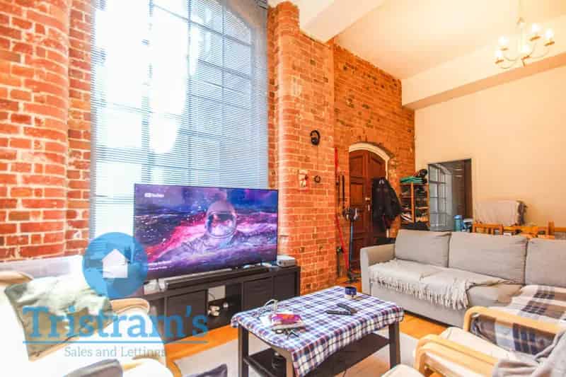 2 Bedroom Apartment House to Rent