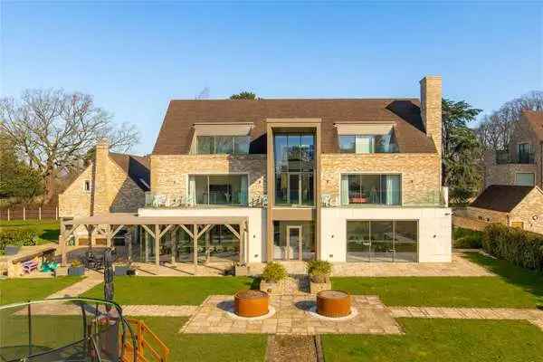 Exceptional 5-Bedroom Family Home with 3.5 Acres in Great Shelford