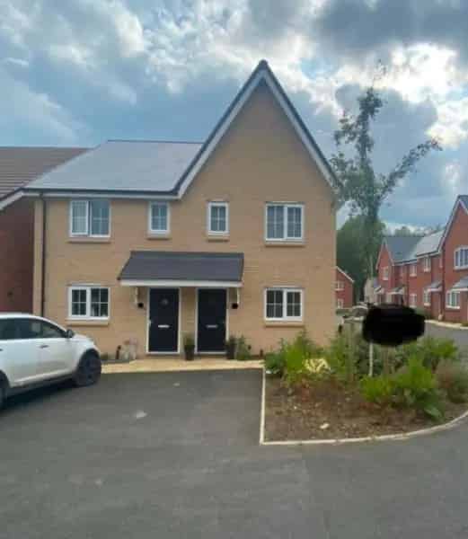 2 Bed Semi-Detached House A14 Access Parking Garden