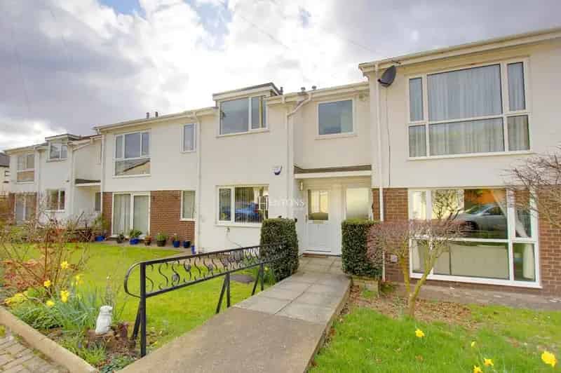 2 Bedroom Maisonette For Sale Near Roath Park