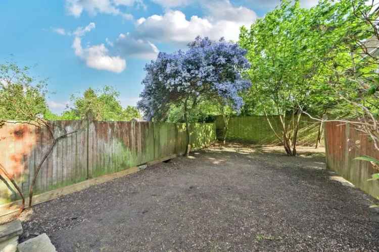 Two Double Bedroom Maisonette with Private Garden