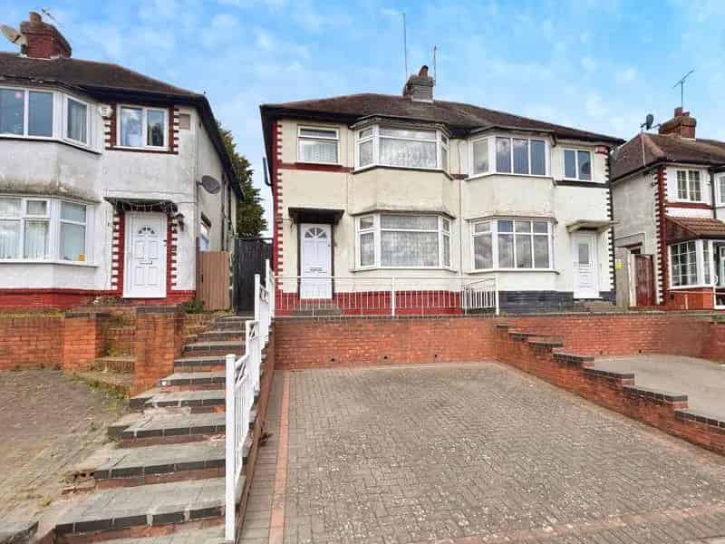 3 bedroom semi-detached house for sale