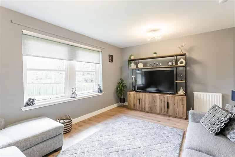 2 Bed Ground Floor Flat with Parking Penicuik