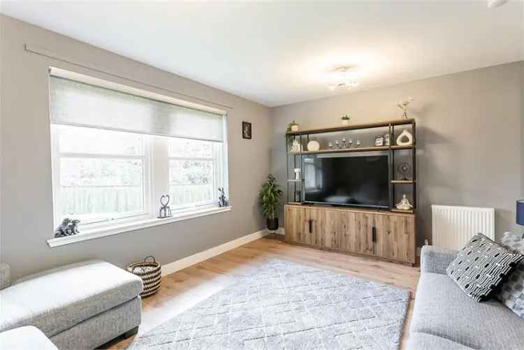 2 Bed Ground Floor Flat with Parking Penicuik