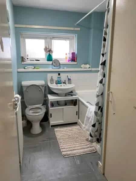 3 Bedroom End House Near Marston Green Shops and Station