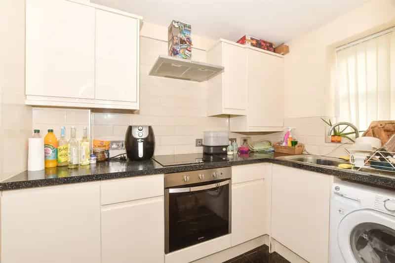 1 Bedroom Semi-Detached House for Sale - No Onward Chain