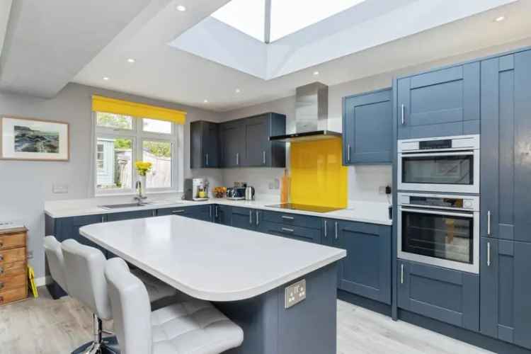 3 Bed Chalet Bungalow with Stunning Kitchen and Gardens