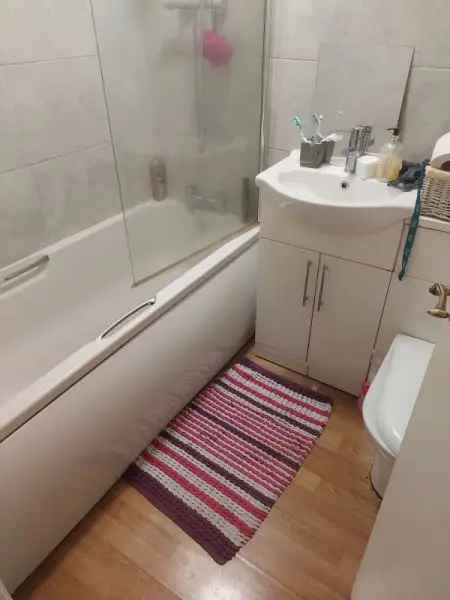 1 Bedroom Flat 6th Floor New Bathroom Balcony Kitchen Lounge