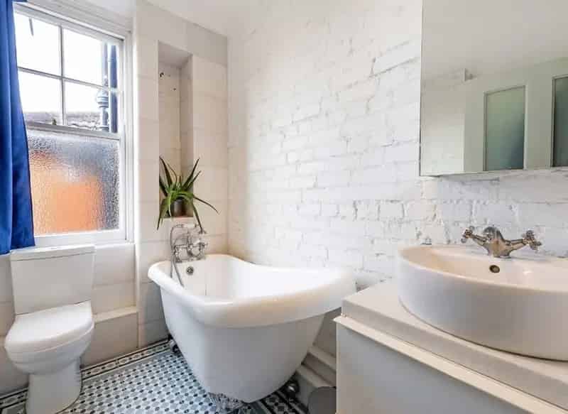 Luxury 3-Bed Mansion Flat with Skyline Views and Period Features