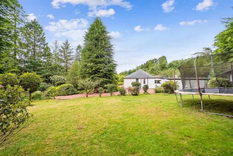 5 Bedroom Detached Bungalow in Milngavie