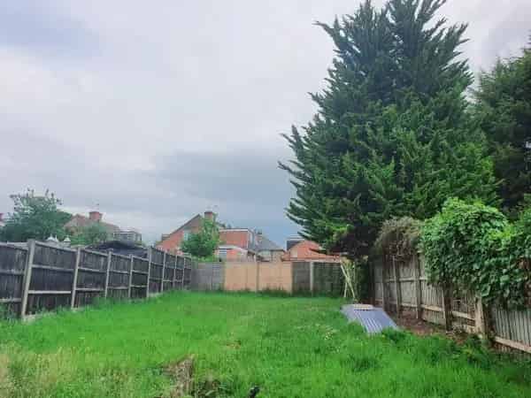 Spacious Family Home with Private Garden - Swap Available