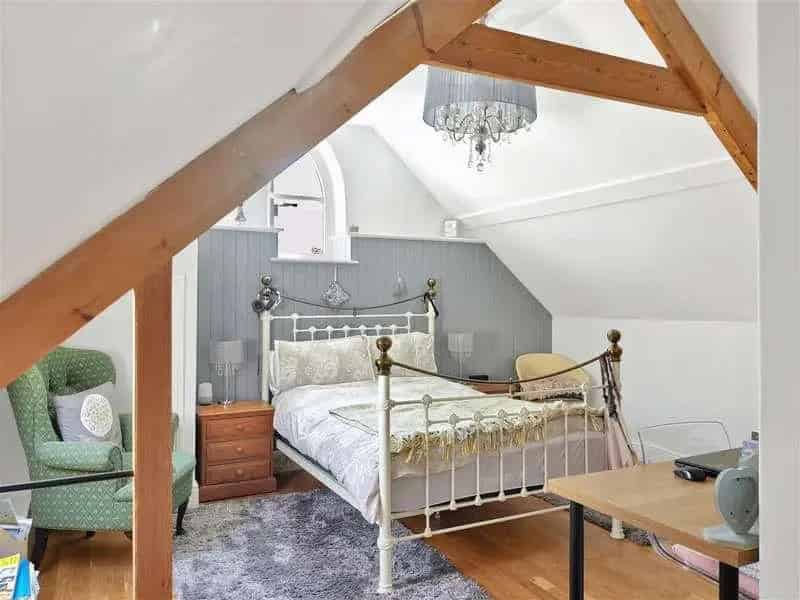 2 Bed Grade II Listed Cottage For Sale